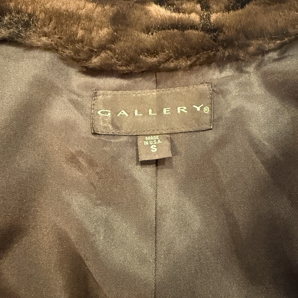 Gallery Winter Coat with real Fox Trimmed Hood - Picture 3 of 6